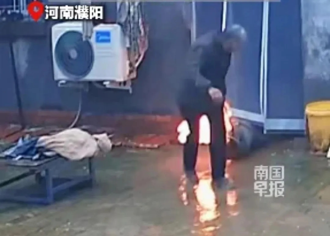 【新闻速递】惊险！家中煤气罐喷火，老