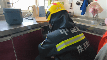 【新闻速递】西咸一小区煤气罐泄漏，消